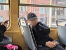 Беспредел в трамвае: подростки в Екатеринбурге напали на мужчину за замечание