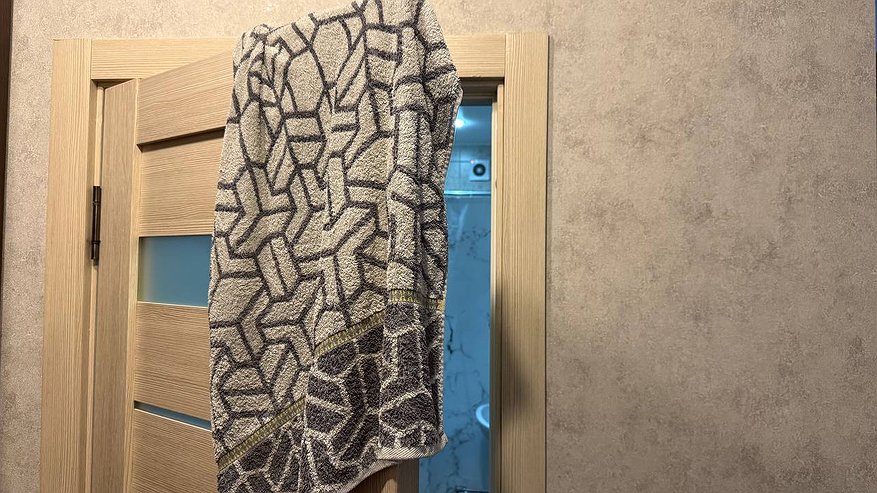 Главная картинка новости: Не вешайте полотенце на дверь и не вытирайте пол: почему эти приметы не стоит не игнорировать