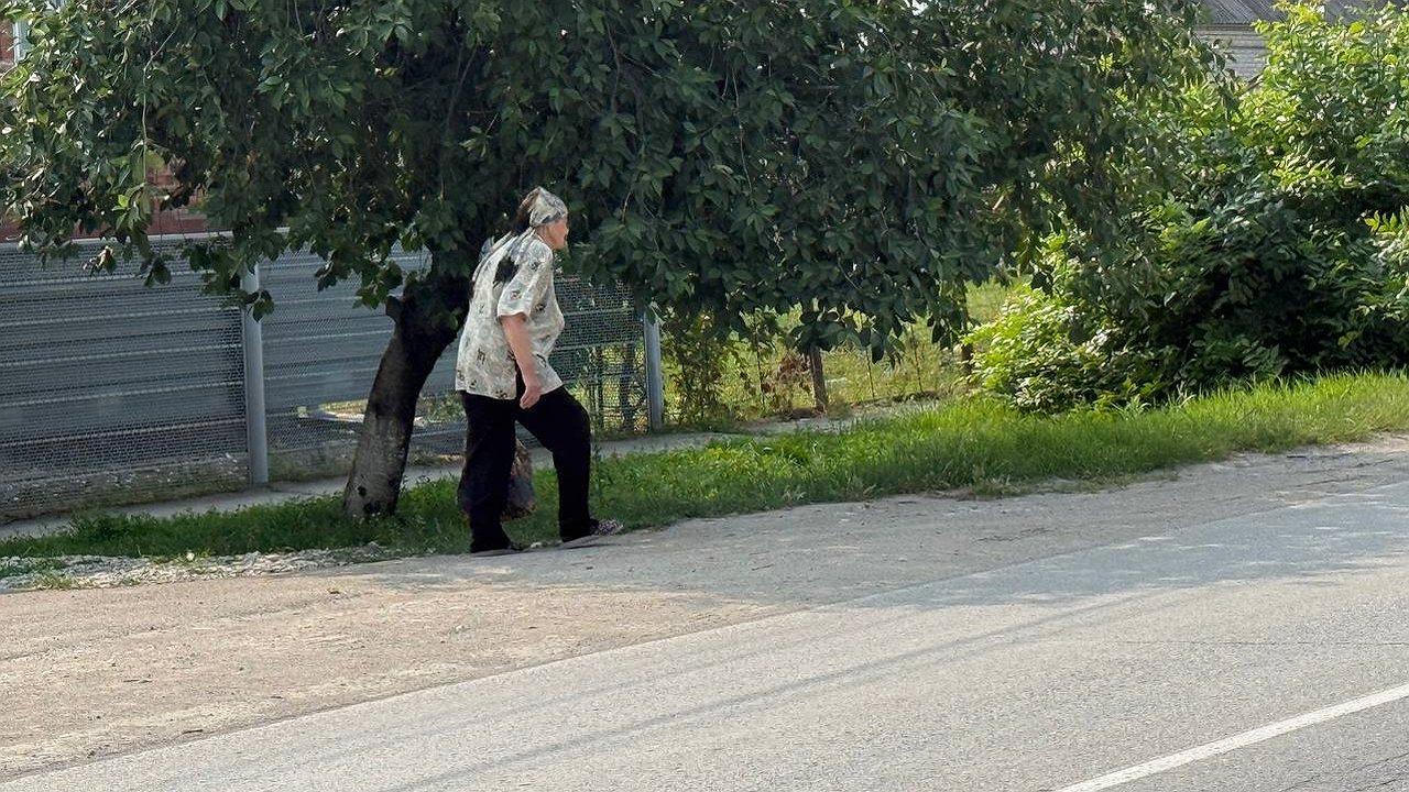 Главная картинка новости: Пенсионерам необходимо сходить в соцзащиту за выплатой. Деньги уже можно получить