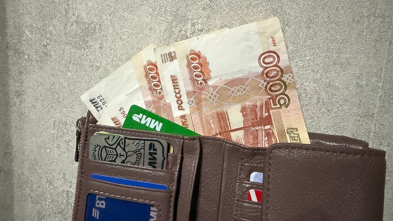 Главная картинка новости: Решено. За стаж более 20 лет начнут зачислять по 10 000 рублей