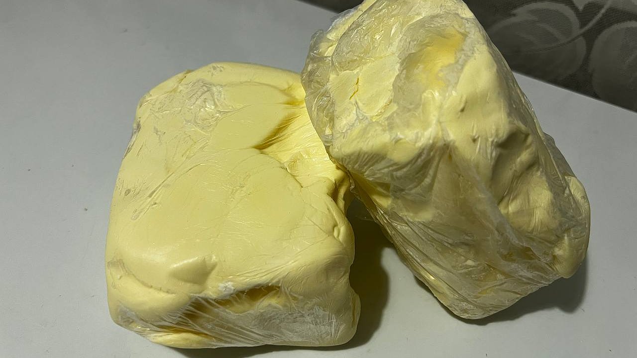 Главная картинка новости: К бабкам теперь ни ногой: купил деревенское сливочное масло и сравнил с дешевым из магазина - такого результата точно не ожидал