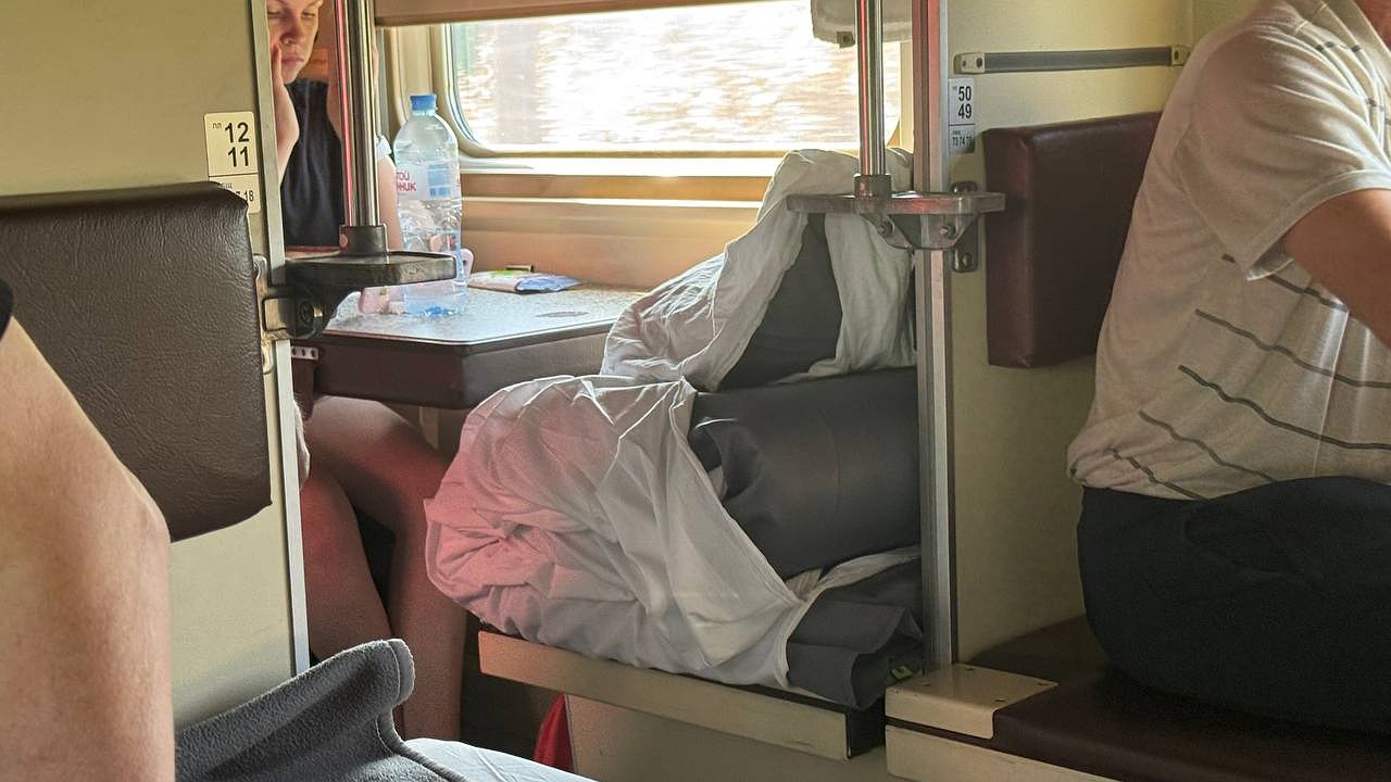 Главная картинка новости: «Купил билет в СВ, вдруг заходит пара из плацкартного вагона с предложением поменяться»: как быть - отзыв путешественника с опытом