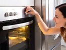 2 ложки в воду — и духовка сияет чище новой: липкий жир и старый нагар испарился — скрип от результата