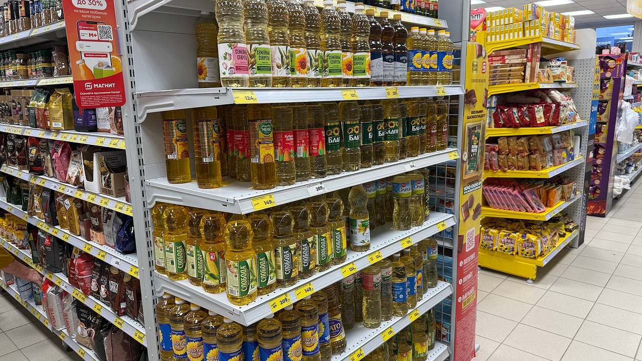 Главная картинка новости: Это масло сразу берите по 3 бутылки: в Роскачестве назвали лучшие марки подсолнечного масла для салатов и закруток