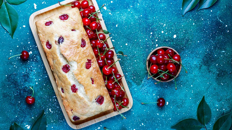 Главная картинка новости: Рецепт ароматного вишневого пирога из советского журнала "Работница": вкусно, как у бабушек