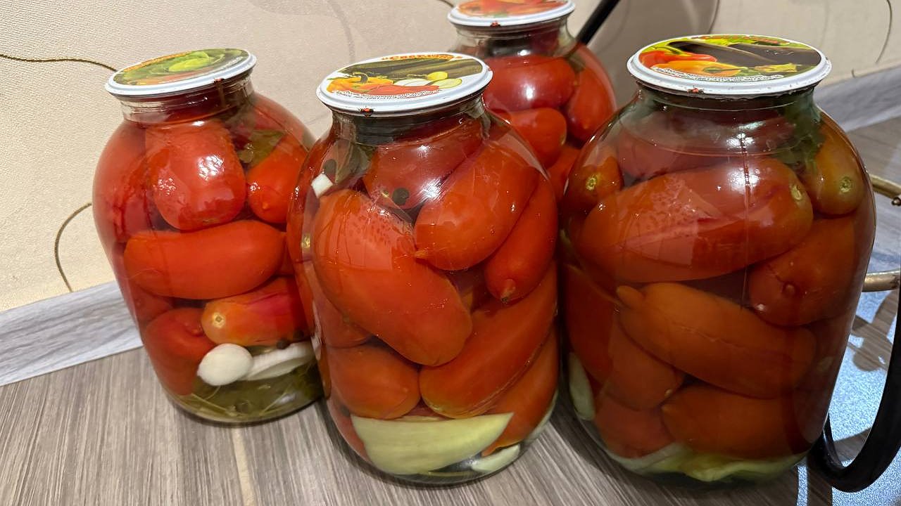 Главная картинка новости: Консервируем помидоры в банках без пастеризации — зимой, как свежие. Бабушкин проверенный рецепт: хранятся всю зиму