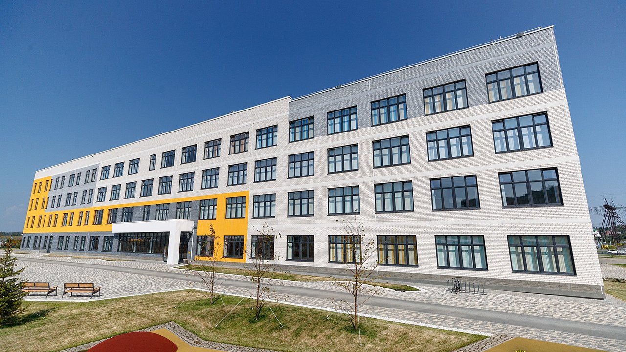 Главная картинка новости: Рекорды образования: в екатеринбургской школе учится почти 3000 детей