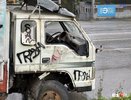 Заброшенный грузовик на Эльмаше стал мишенью для вандалов: власти бессильны