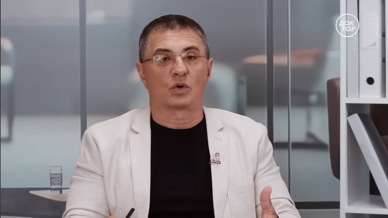 Главная картинка новости: Пармезан, адыгейский или брынза: доктор Мясников назвал самый полезный сыр для здоровья - ответ вас шокирует