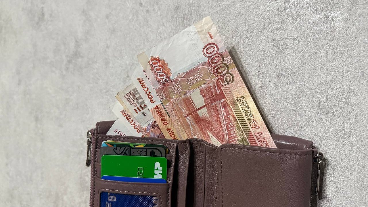 Главная картинка новости: Новые выплаты до 50 тысяч рублей к 1 сентября: эти суммы собираются платить родителям школьников и студентов