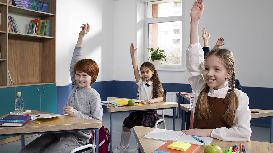 Главная картинка новости: Артем Жога дал старт новому учебному году в уральских школах