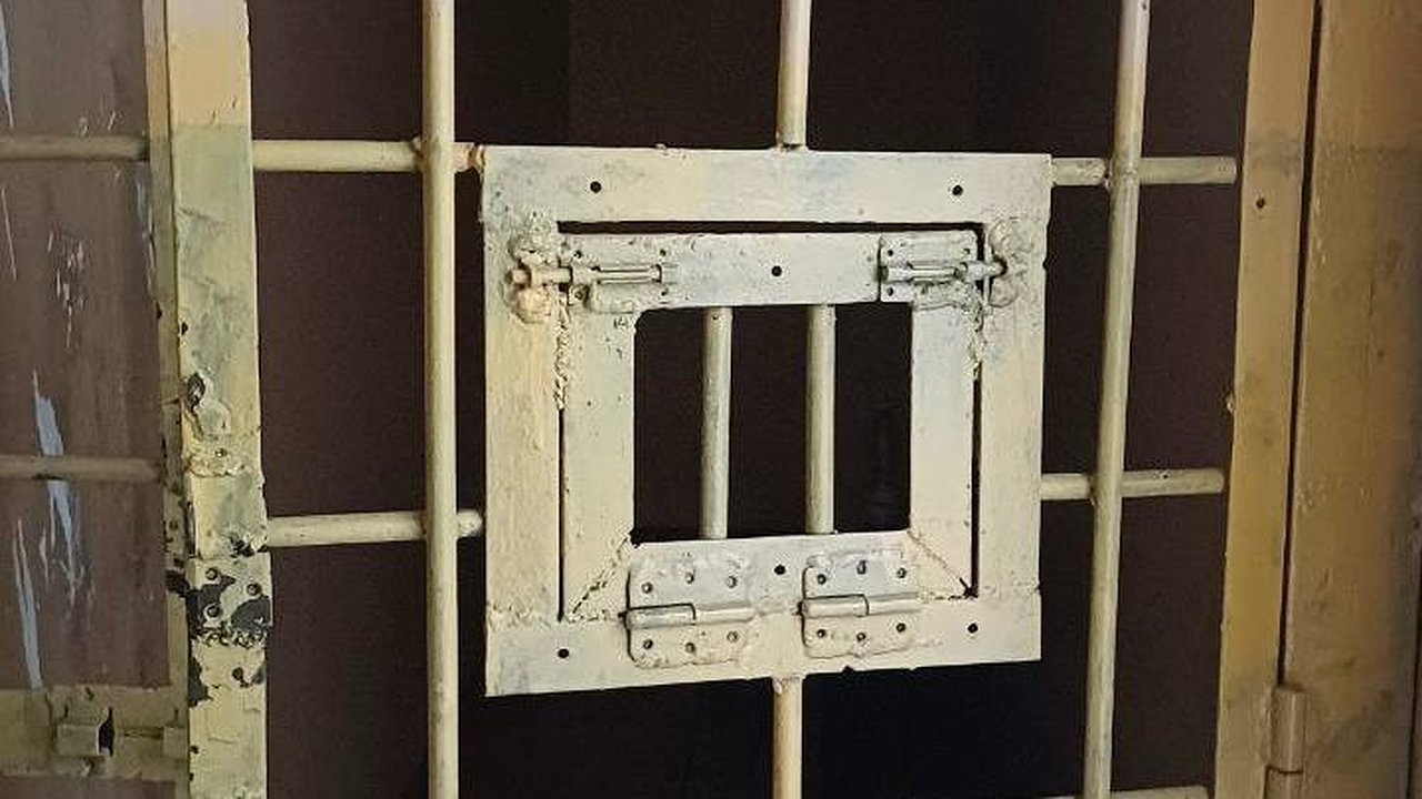 Главная картинка новости: Прокуратура взяла на контроль громкий побег осужденных за терроризм из екатеринбургского СИЗО