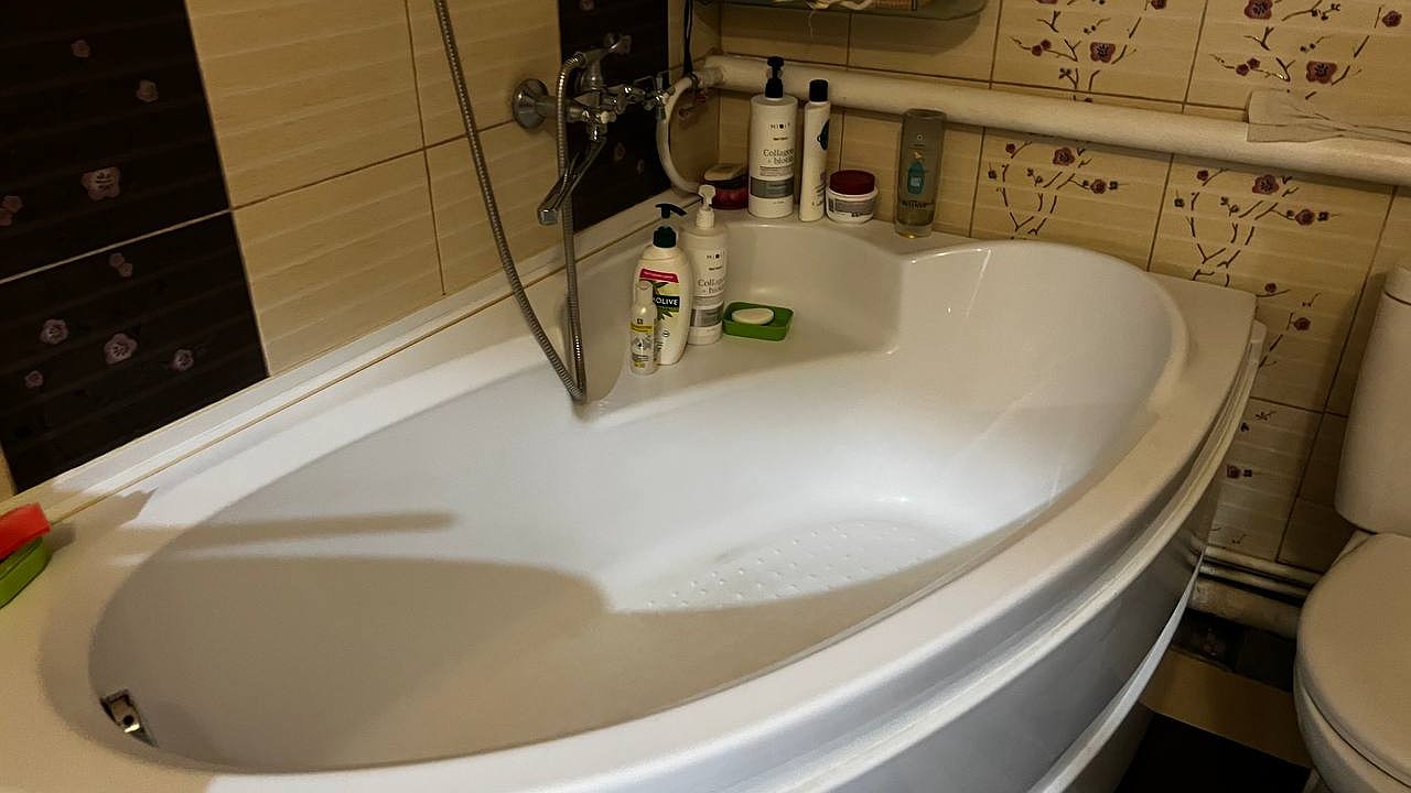 Главная картинка новости: Секрет, который вечно скрывают клининговые компании: 3 копейки превращают ванну в зеркало за 15 минут