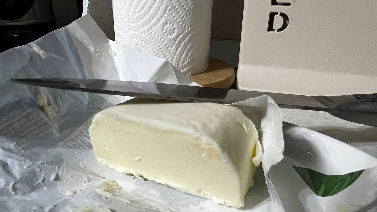 Главная картинка новости: К бабкам теперь ни ногой: купила деревенское сливочное масло и сравнила с дешевым из магазина - такого не ожидала