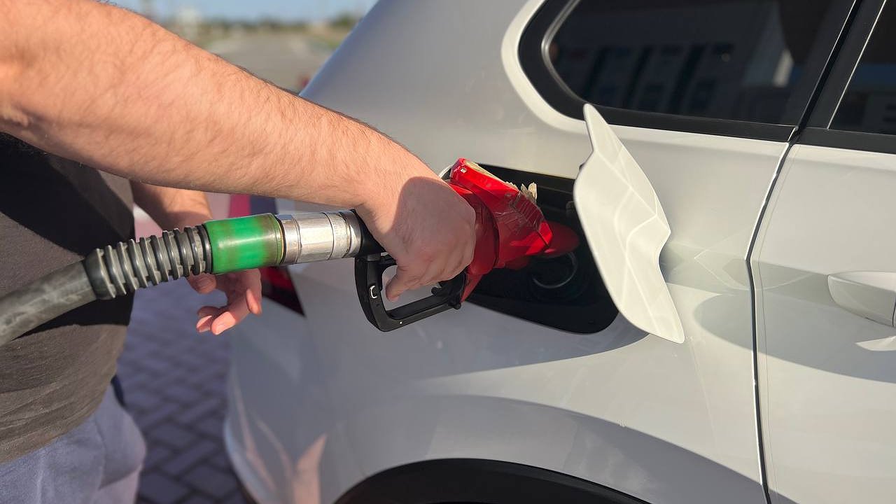 Главная картинка новости: Почему я никогда не заправляю полный бак и вам точно не советую. Показываю обратную сторону заправки "под завязку"