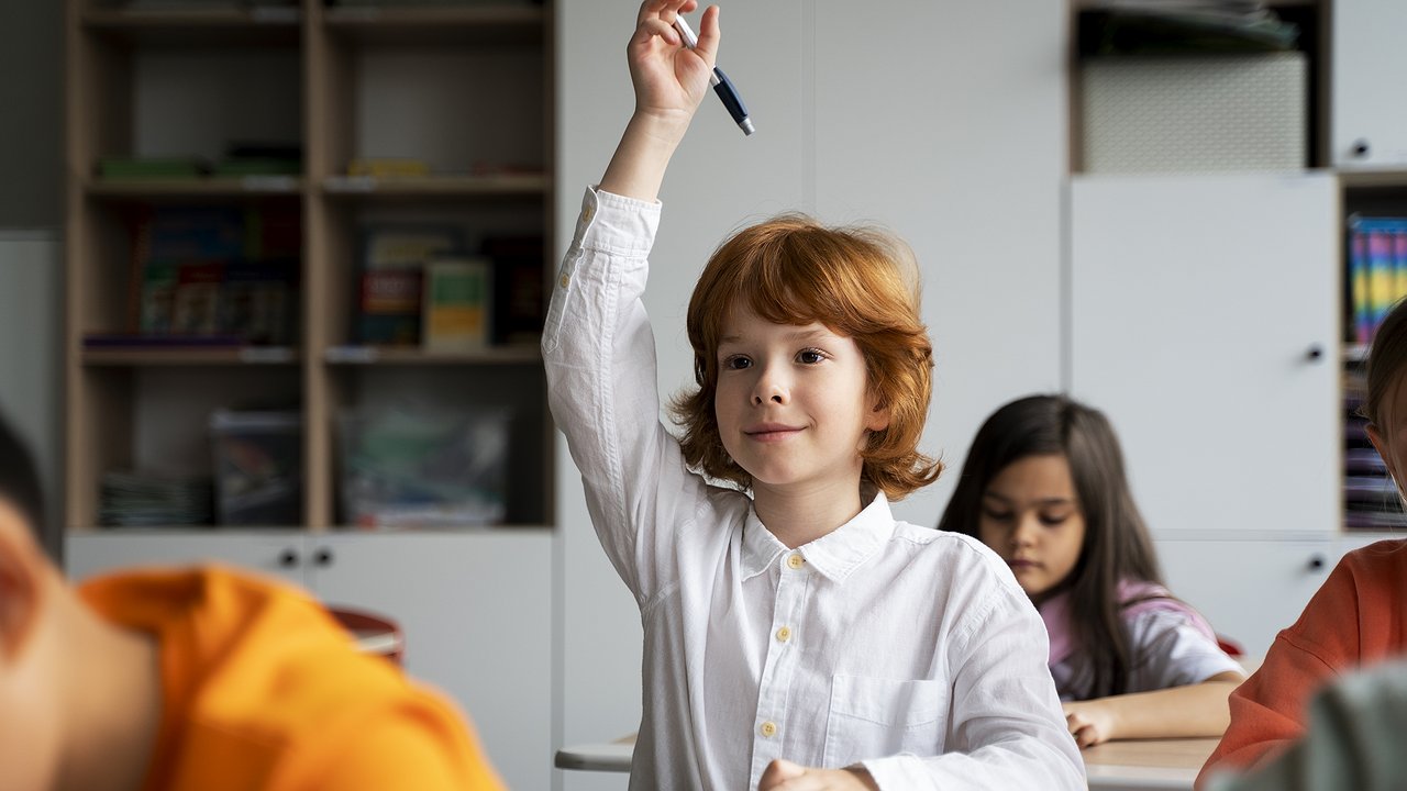 Главная картинка новости: Сокращение английского в школах: как уроки «традиционных ценностей» изменят учебную программу