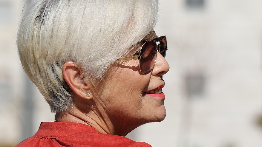 Главная картинка новости: Модные стрижки для дам 50+, не требующие укладки. Какую прическу обязательно нужно выбрать в 2025 году и не пожалеть