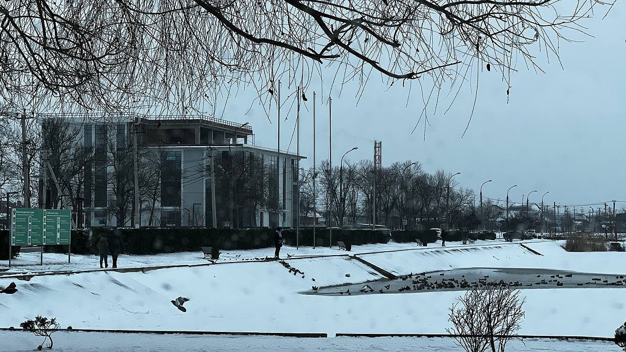 Главная картинка новости: Синоптики предупреждают: зима-2025 принесёт россиянам температурные качели в 20 градусов и снежный хаос уже в середине осени