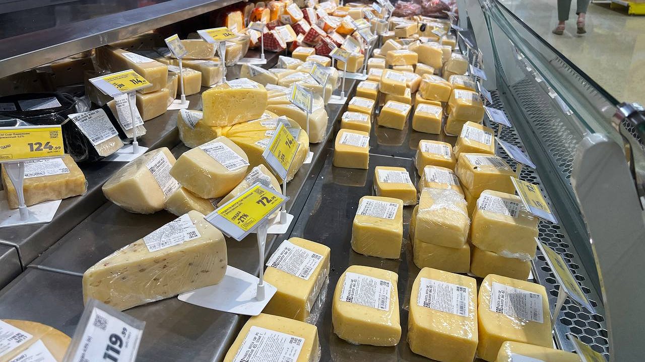 Главная картинка новости: Кишечная палочка и "пластилиновый" вкус: какие марки сыров попали в черный список экспертов Роскачества