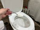 "Просто засыпь и ложись спать, а утром унитаз будет белее первого снега": работает ли лайфхак знакомого сантехника