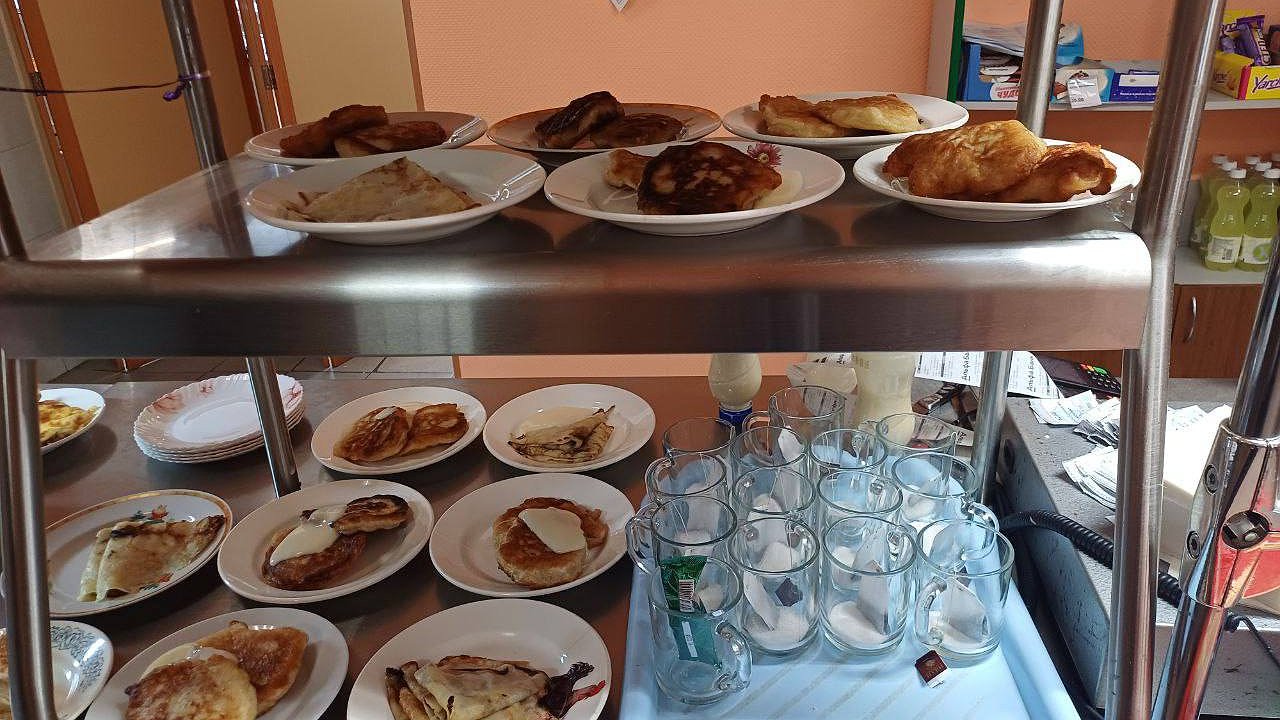 Главная картинка новости: Как сейчас кормят в Кремлевской столовой для своих: россиянка честно показала меню и цены - всё попробовать физически не могу