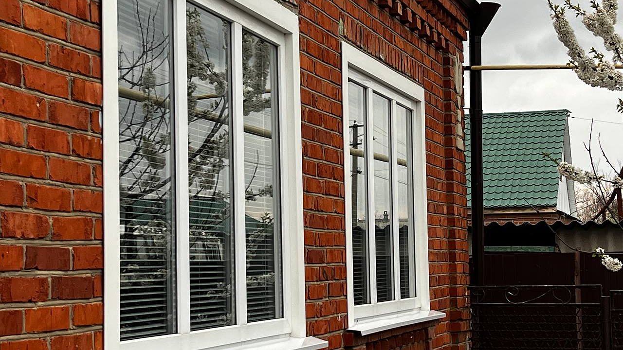 Главная картинка новости: Одна чайная ложка — и окна сверкают от чистоты до поздней осени: копеечный трюк для ленивых