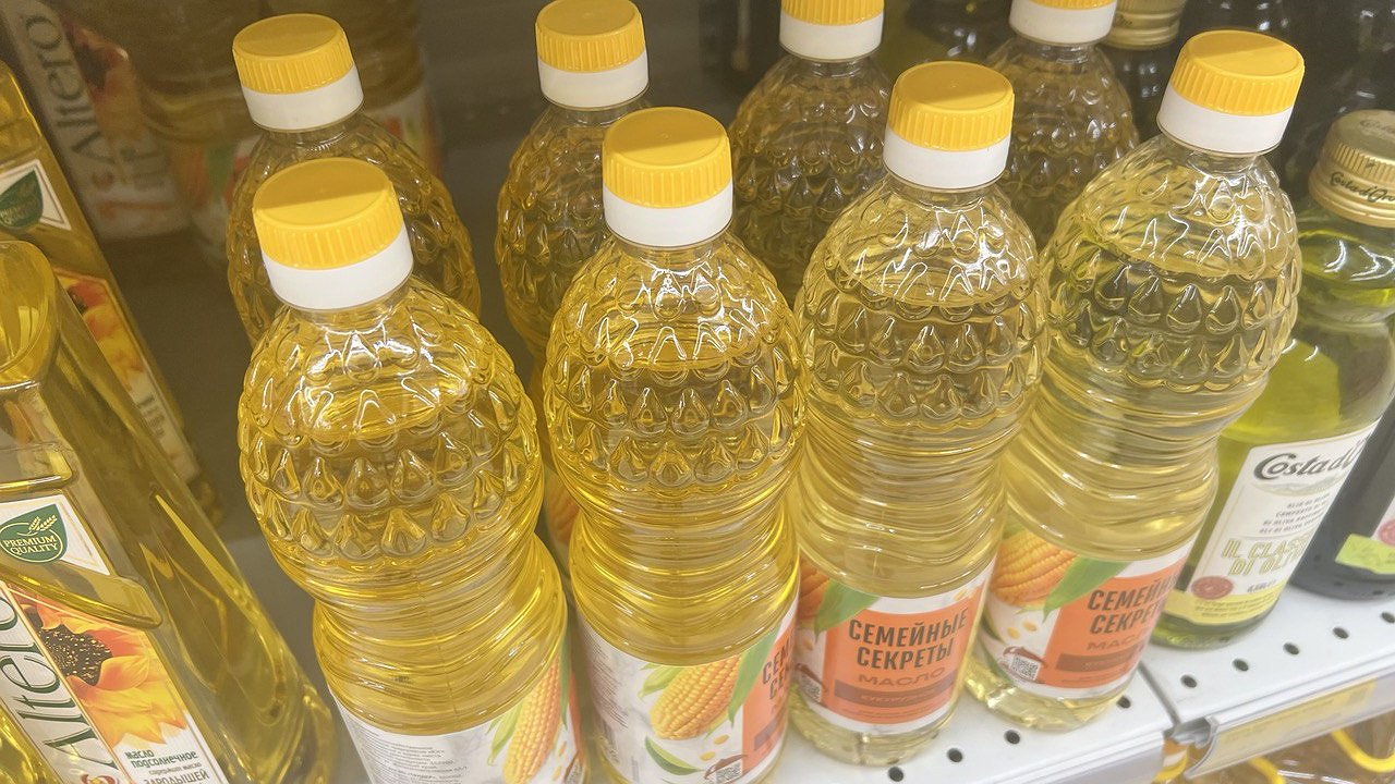 Главная картинка новости: Такая хитрость с крышкой из-под масла сэкономит вам деньги: делаю так с каждой бутылкой