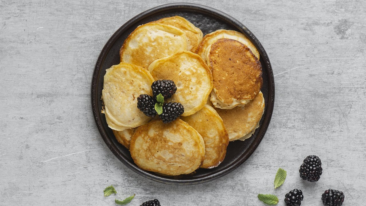 Главная картинка новости: Яблочные оладьи, от которых сходят с ума: просто натрите, перемешайте и жарьте — идеальный завтрак на пять баллов