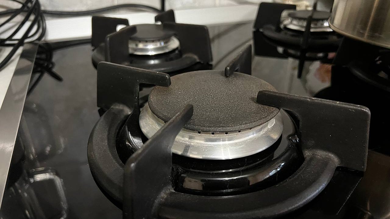 Главная картинка новости: Газовые плиты можно выбрасывать: всем подряд россиянам отключают газ в сентябре