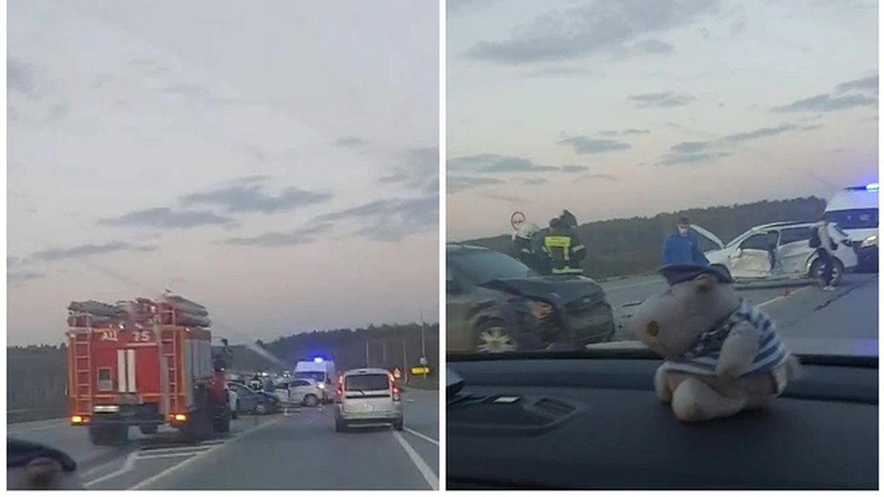 Главная картинка новости: Лобовое столкновение на трассе: экстренные службы оперативно отреагировали на серьезное ДТП под Екатеринбургом