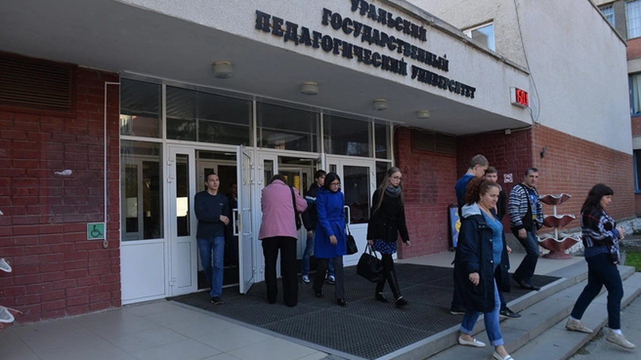 Главная картинка новости: Голодная забастовка: студенты педуниверситета Екатеринбурга объявили бойкот из-за закрытой столовой