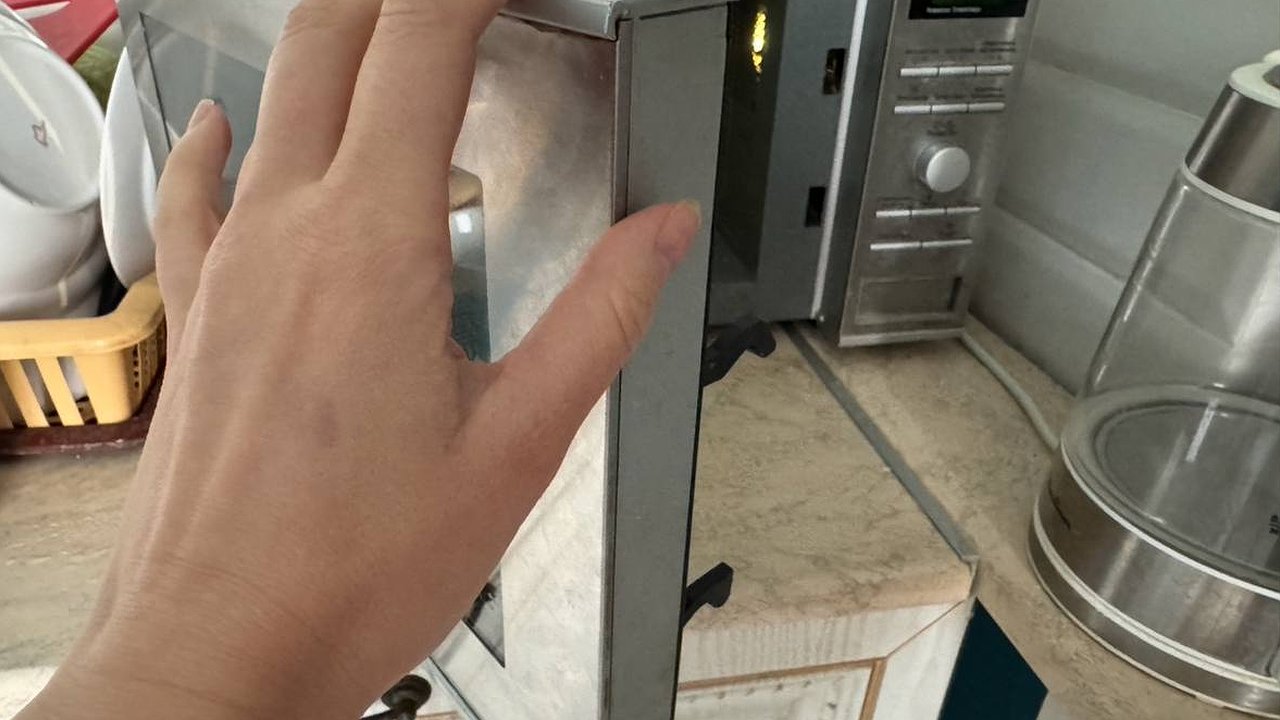 Главная картинка новости: Ваша микроволновка может взорваться в любой момент: вот что запрещено в нее ставить