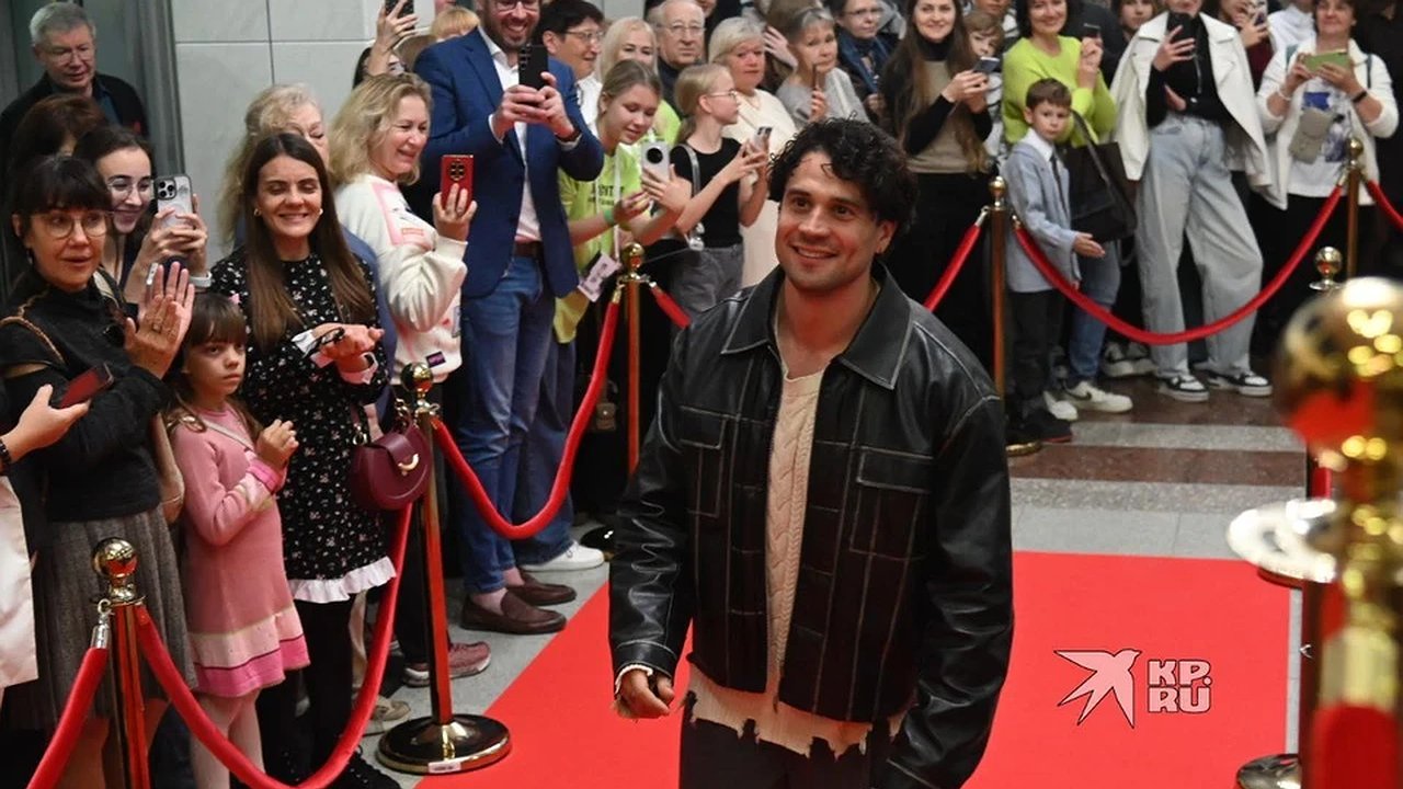 Главная картинка новости: Звёзды сериалов и дождь над Екатеринбургом: как прошло открытие кинофестиваля «Одна шестая»