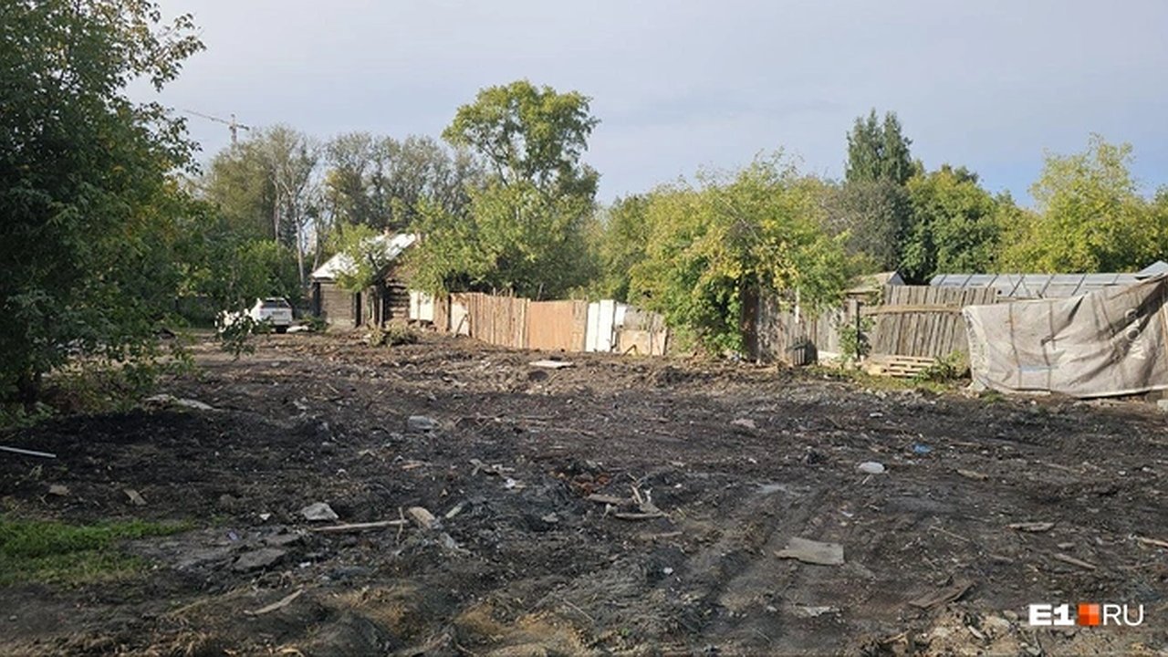 Главная картинка новости: Стройка в Заречном приостановлена: археологи обнаружили памятник истории под сносимыми домами