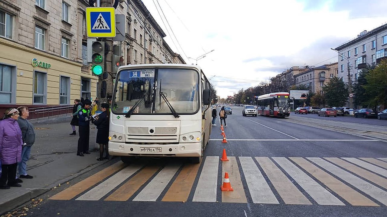 Главная картинка новости: В пятницу Нижнем Тагиле автобус сбил пешехода на проспекте Ленина