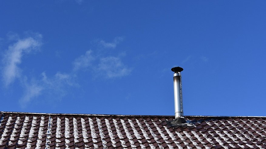 Главная картинка новости: 2 жмени это средства - и сажа вылетит со свистом: чистим дымоход и греемся у камина без забот