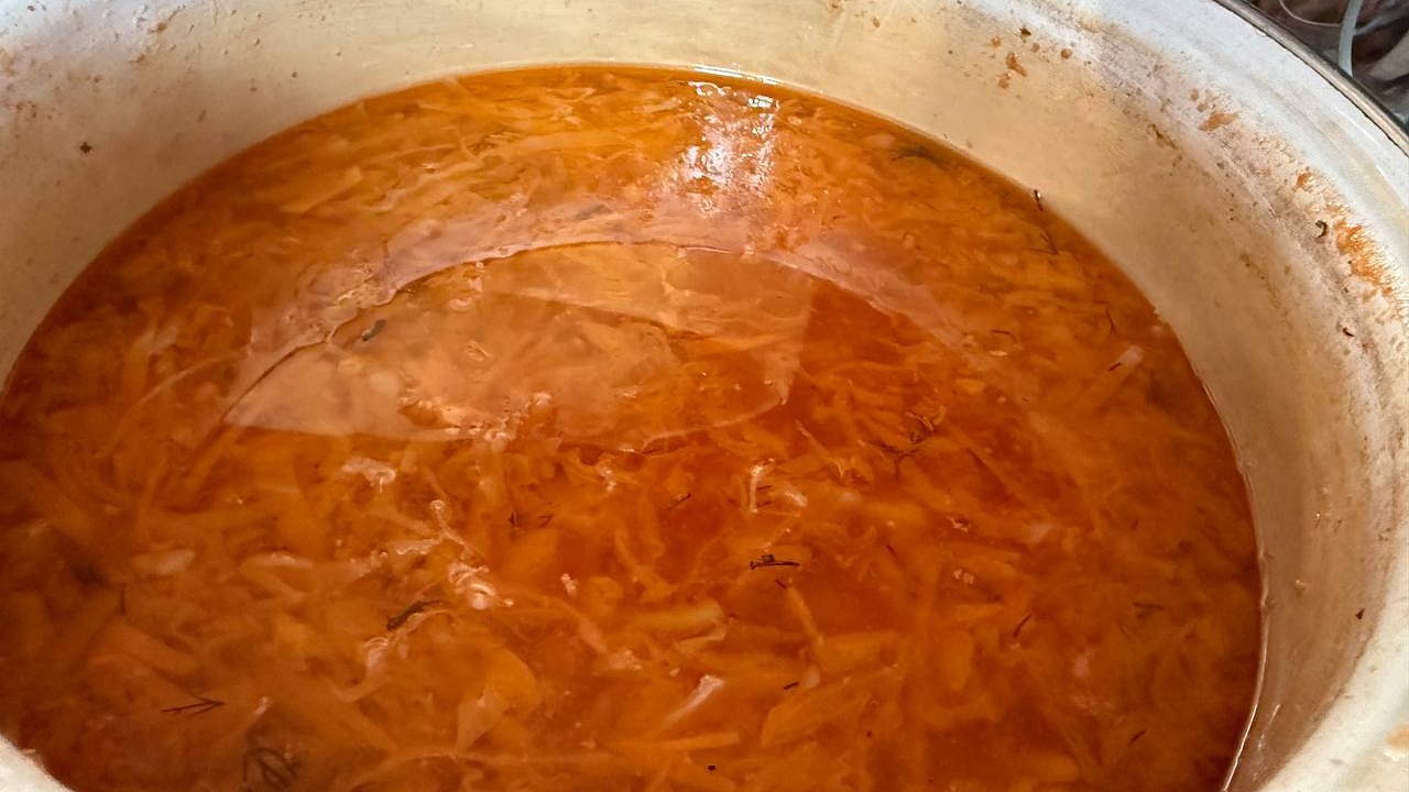 Главная картинка новости: Почему у одних хозяек борщ получается рубиновым и аппетитным, а у других — непонятным месивом