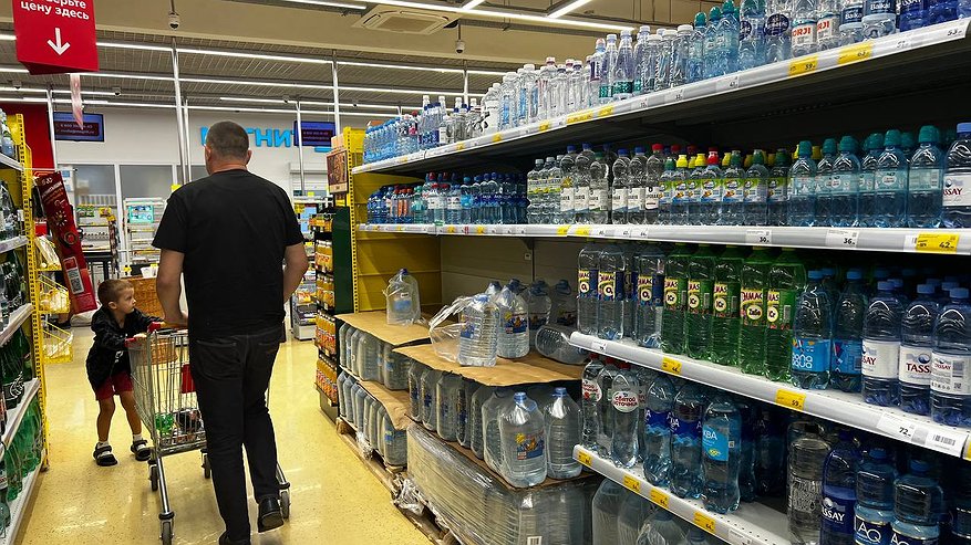 Главная картинка новости: "Магниты" и "Пятерочки" в пролете: россияне ринулись за покупками в другой супермаркет - продукты свежайшие, а цены - как из прошлого