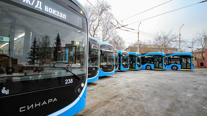 Главная картинка новости: Банда из 50 подростков терроризирует Екатеринбург: водители трамваев отказываются выходить на маршруты после стрельбы