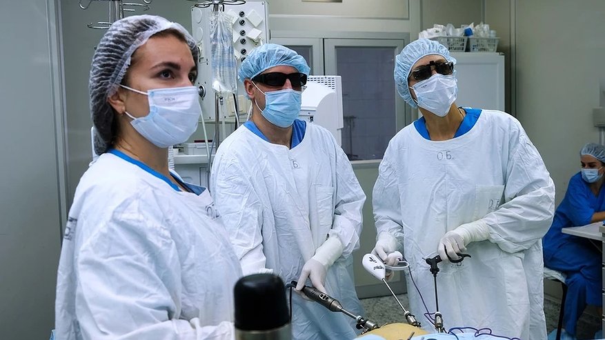 Главная картинка новости: Ювелирная операция в Екатеринбурге: хирурги удалили 12-сантиметровую опухоль, сохранив почку