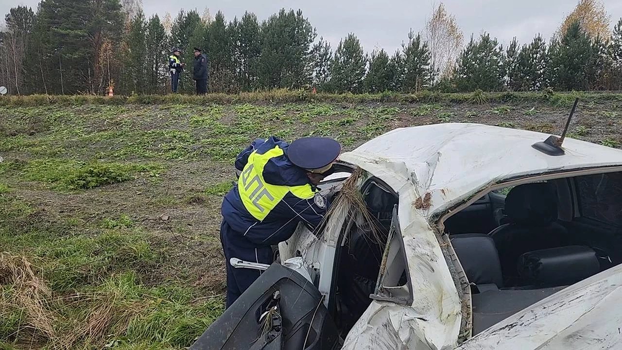 Главная картинка новости: Жизнь и смерть в одном автомобиле: шокирующие подробности аварии на трассе Первоуральск-Шаля