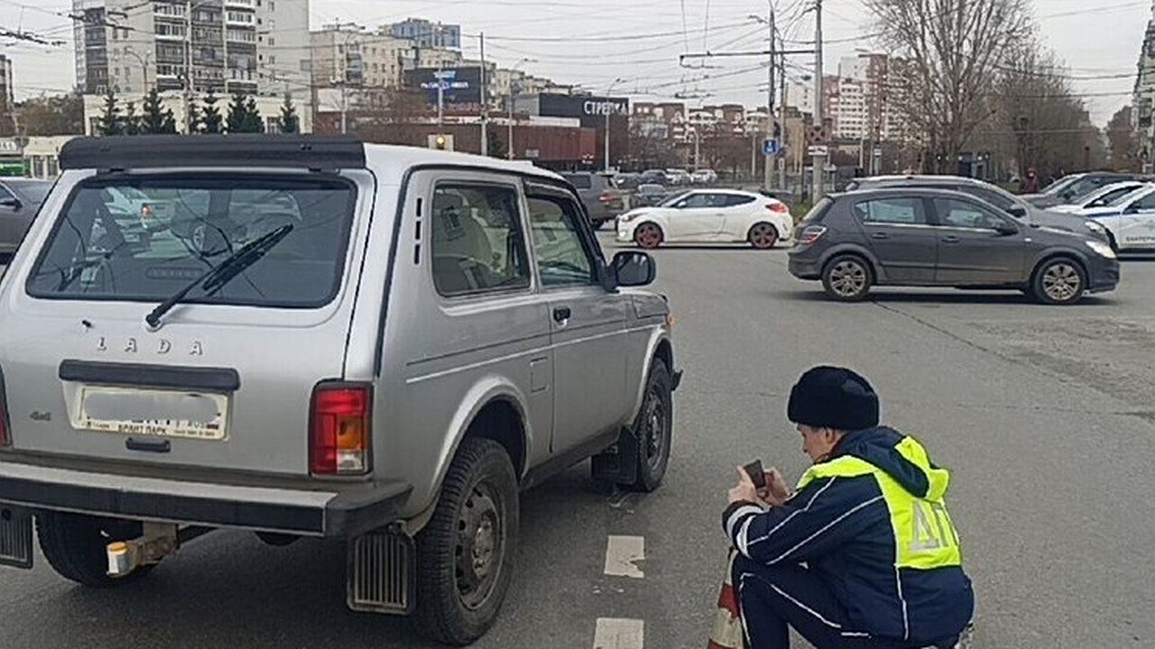 Главная картинка новости: На красный свет: 74-летний водитель с 14-ю штрафами в Екатеринбурге сбил пенсионерку на «зебре»