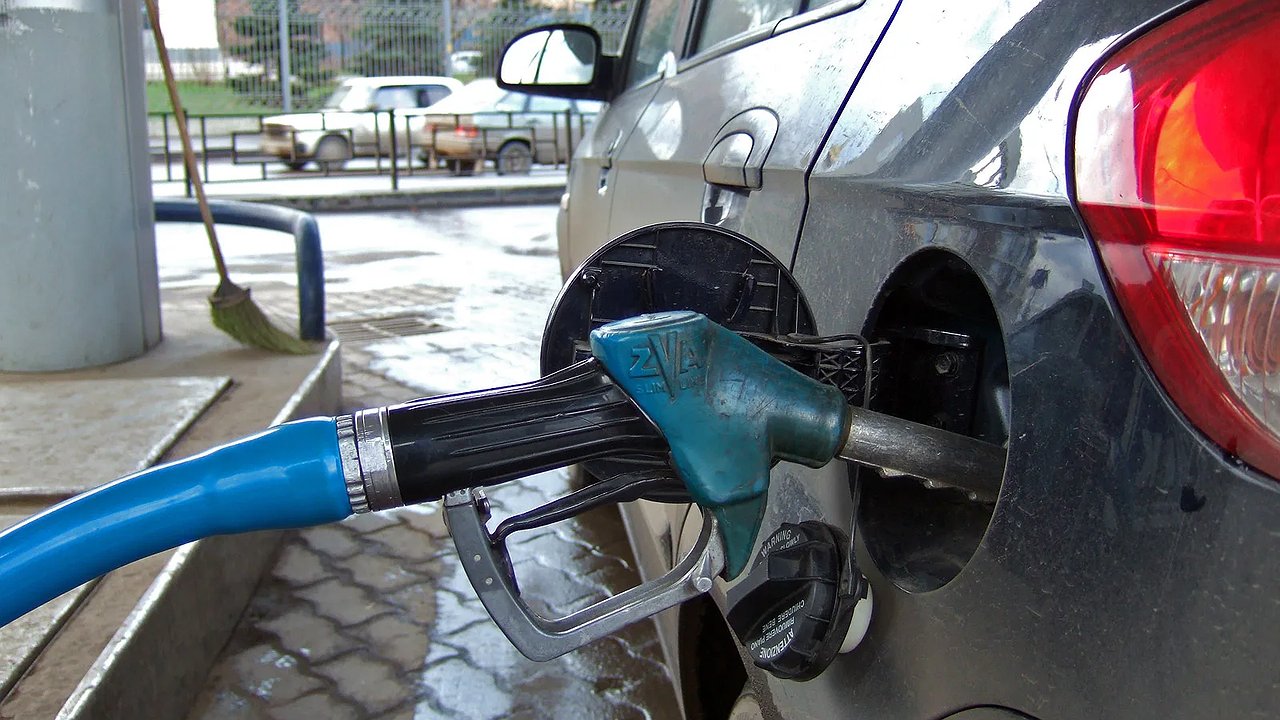 Главная картинка новости: Свердловчан ждет умеренный рост цен на бензин с 1 ноября: сколько будет стоить топливо на заправках