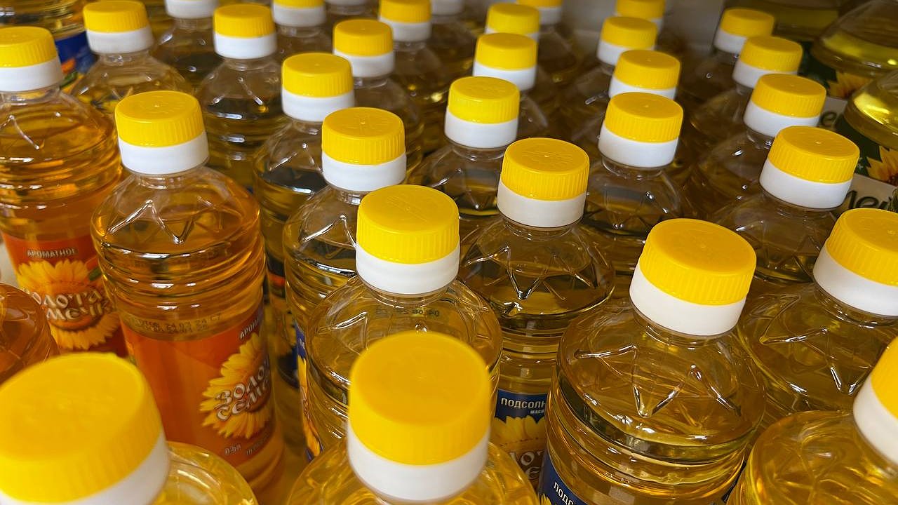 Главная картинка новости: Если видите его, покупайте сразу: в Роскачестве назвали лучшие марки подсолнечного масла