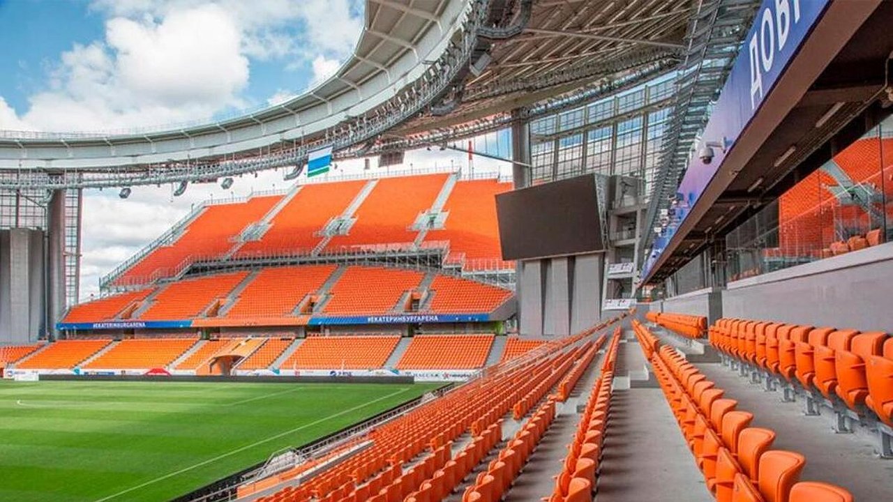 Главная картинка новости: Знаменитые «уши» екатеринбургского стадиона остаются навсегда: мэр объяснил, почему трибуны стали визитной карточкой города