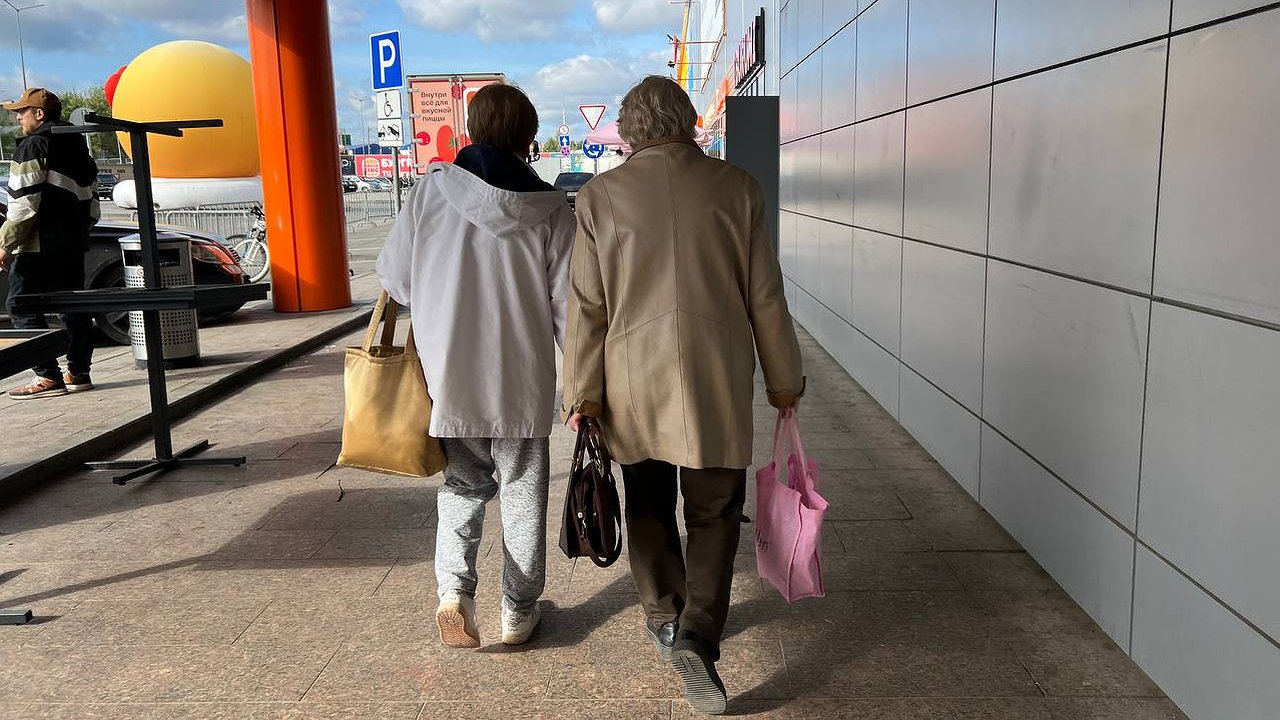 Главная картинка новости: Пенсионерам разрешат не платить за проезд в будни