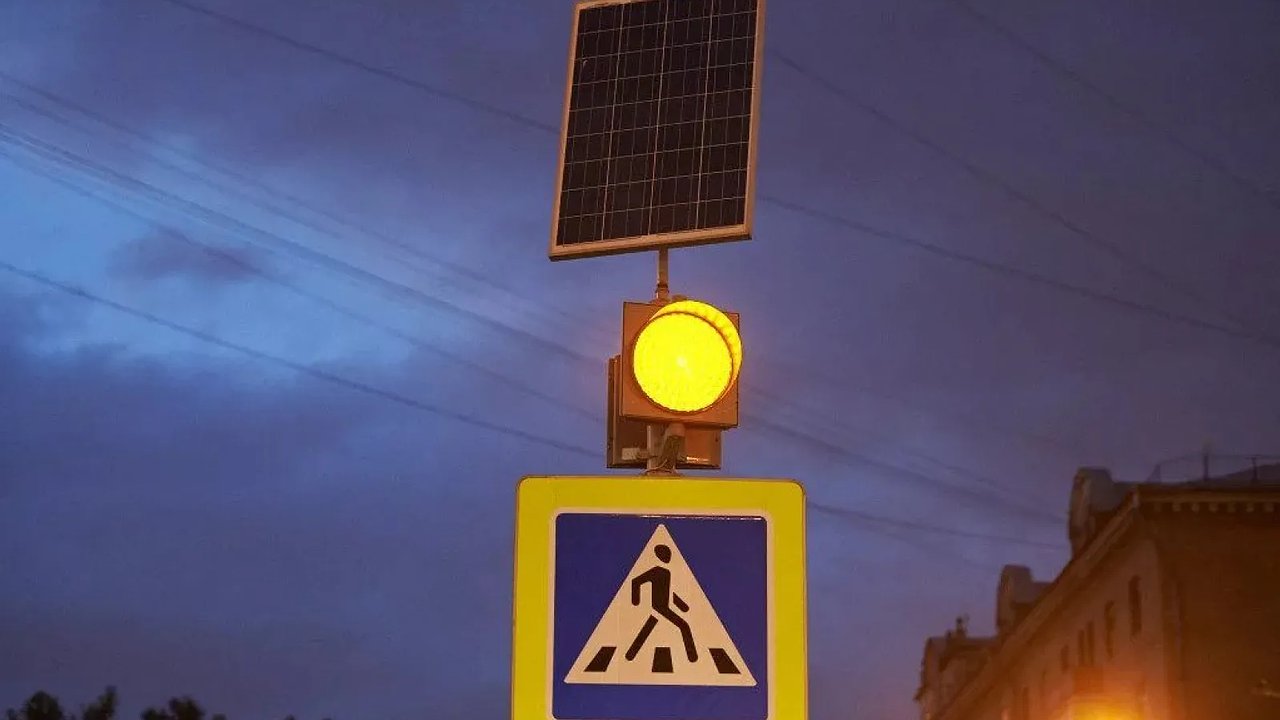 Главная картинка новости: Для безопасности детей: в Екатеринбурге у 9 школ и детсадов установят новое освещение