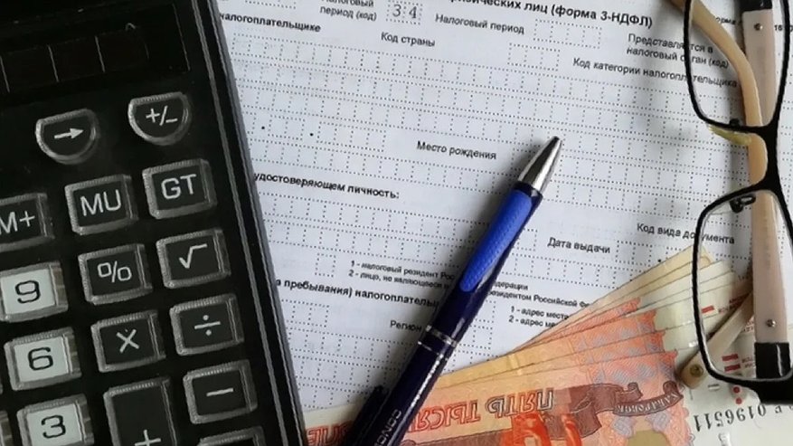 Главная картинка новости: С 1 ноября у жителей Свердловской области долги по налогам будут списывать без суда