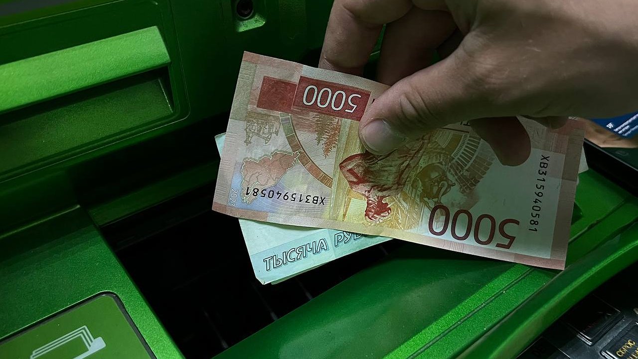 Главная картинка новости: В России могут ограничить снятие наличных