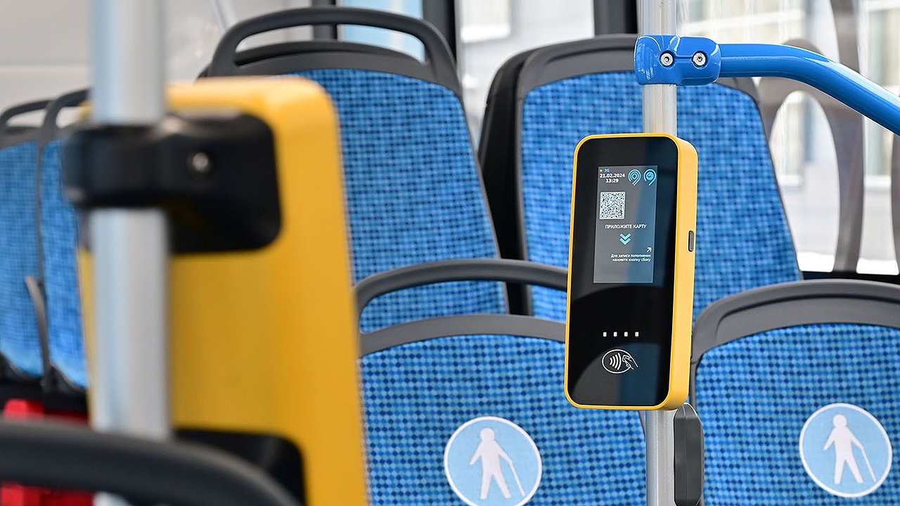 Главная картинка новости: Екатеринбуржцы сэкономили 17 миллионов на безлимитном проезде: как купить самый выгодный проездной в России